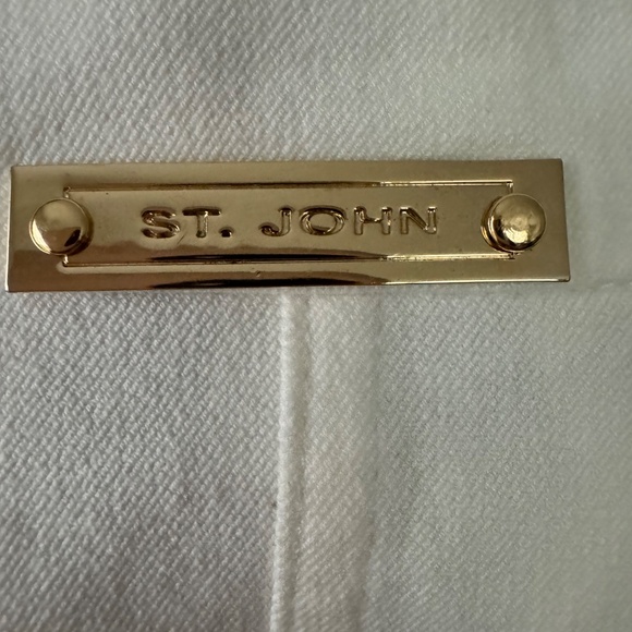 St. John white lightweight jacket, size L. - Picture 8 of 8